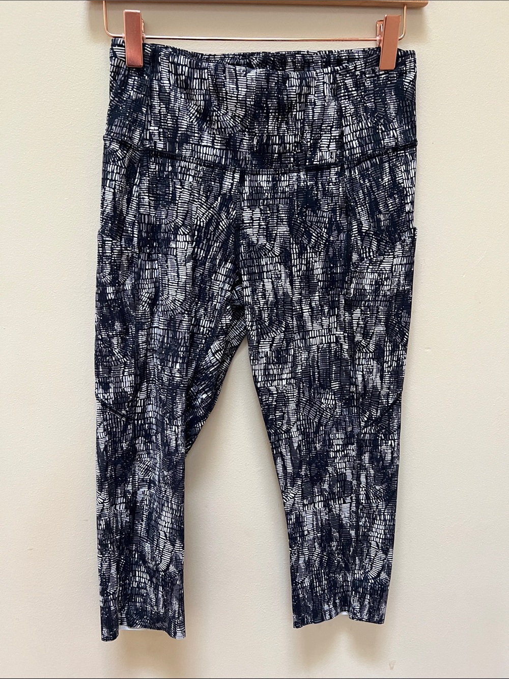 Lululemon Fast & Free Crop 19 inches, EUC, 6